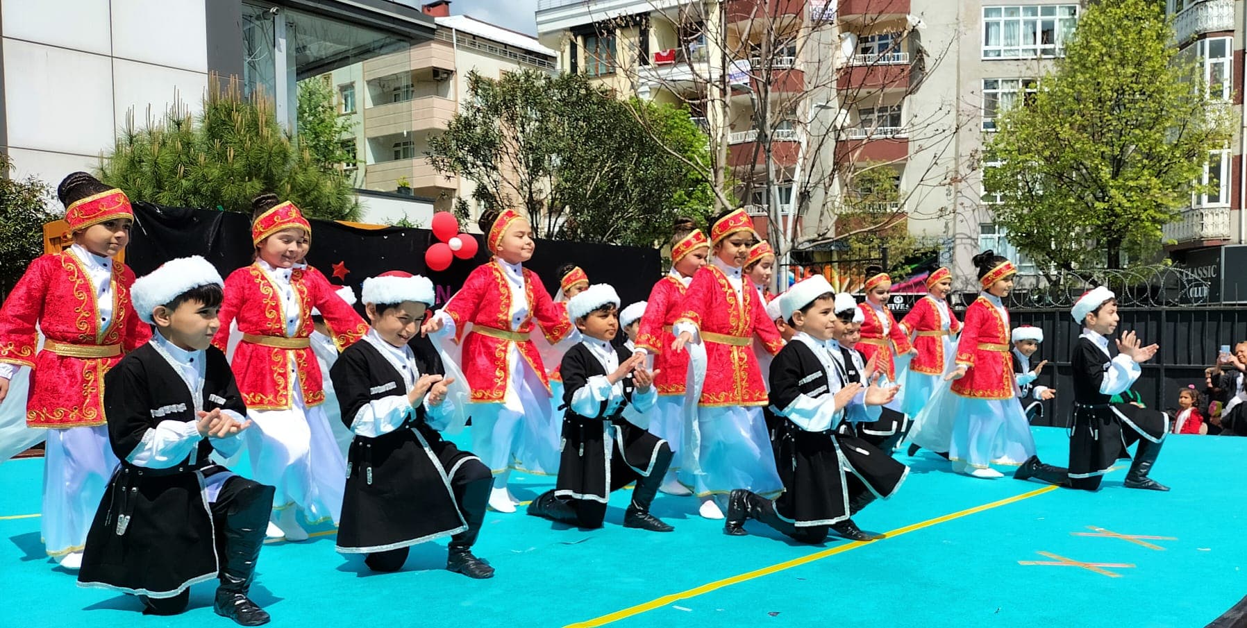 Kostümhane sahne gösterisi