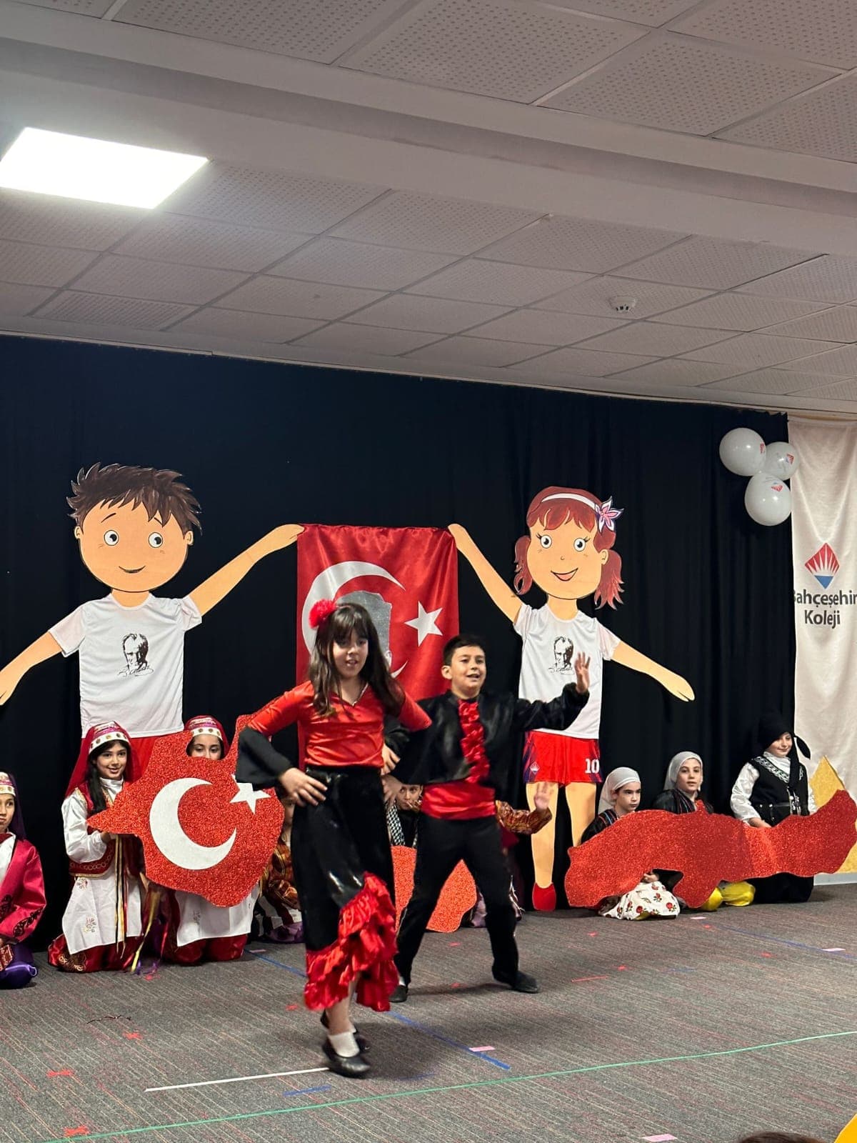 Kostümhane sahne gösterisi