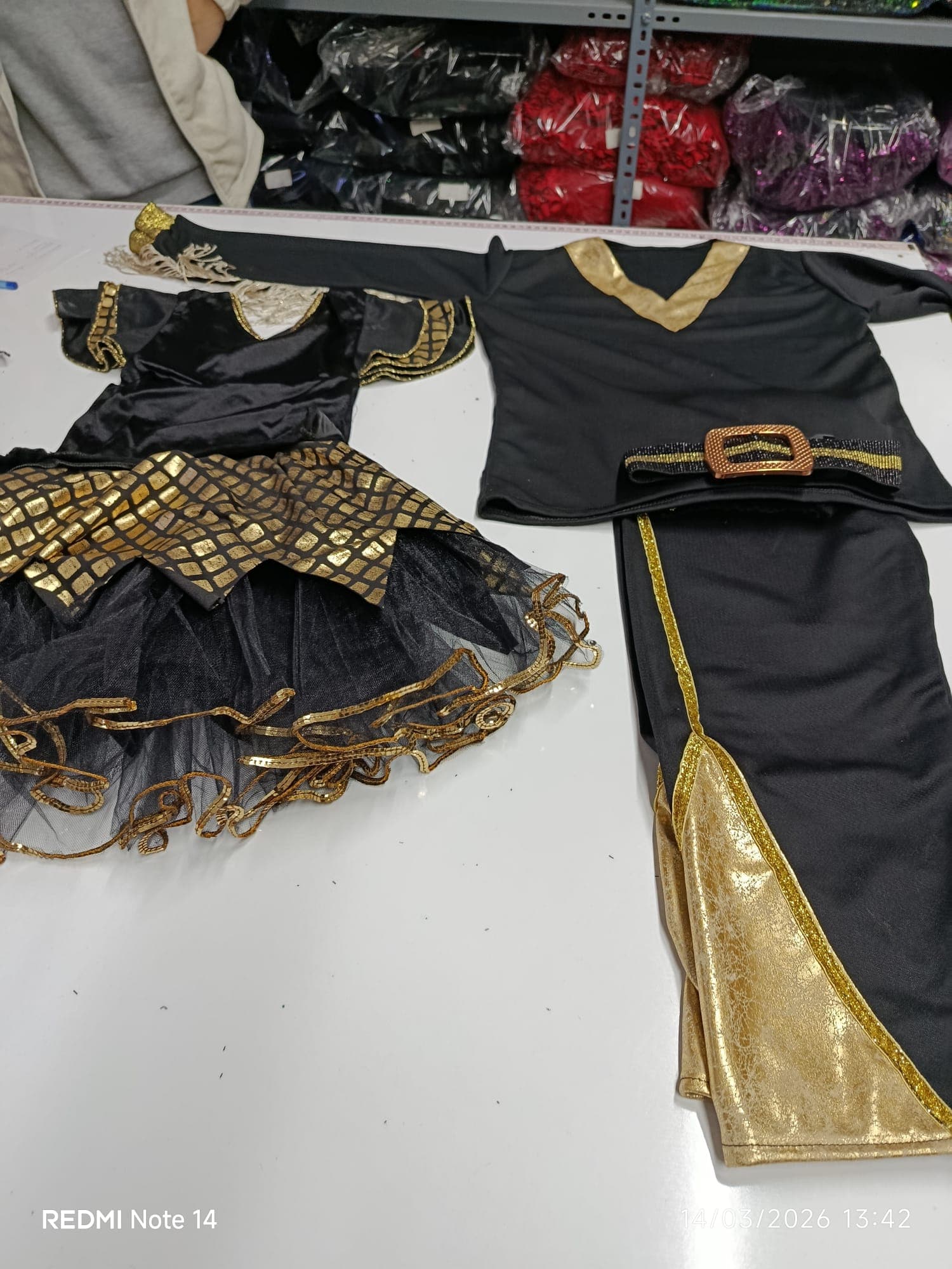 Sahne Kostümü İkili (Siyah-Altın)